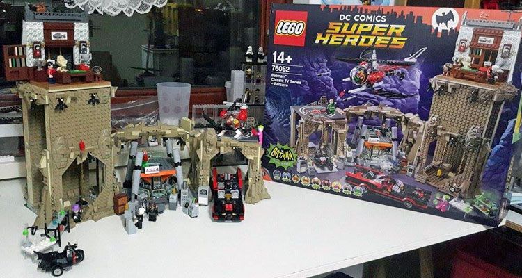 lego-superheroes-batcave-76052_14