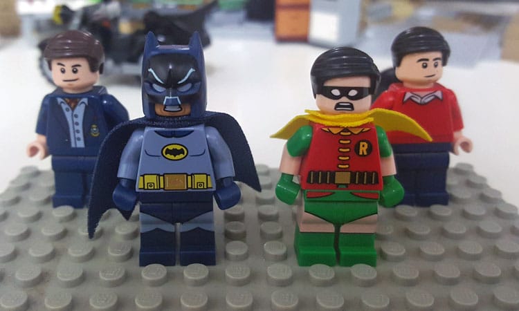 lego-superheroes-batcave-76052_3