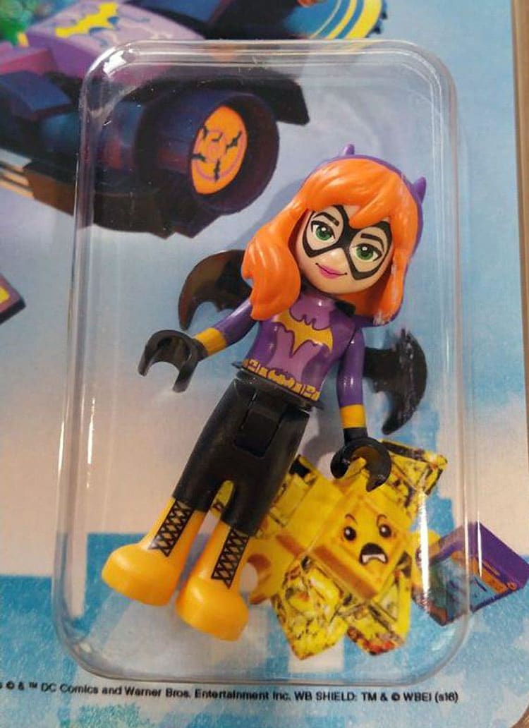 lego-superherogirls-nycc-exclusive3