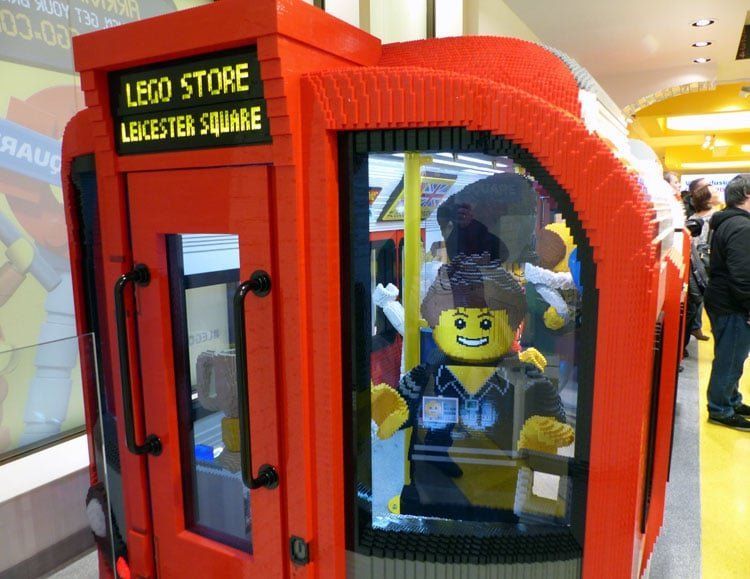 lego-store-london-tube