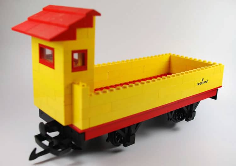 Märklin LGB Bausteinwagen mit Klemmnoppen mit LEGO Testaufbau