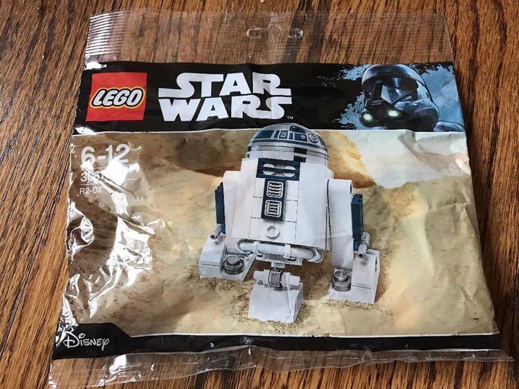 LEGO Star Wars R2-D2 (30611) Polybag: May the 4th Promo 2017?