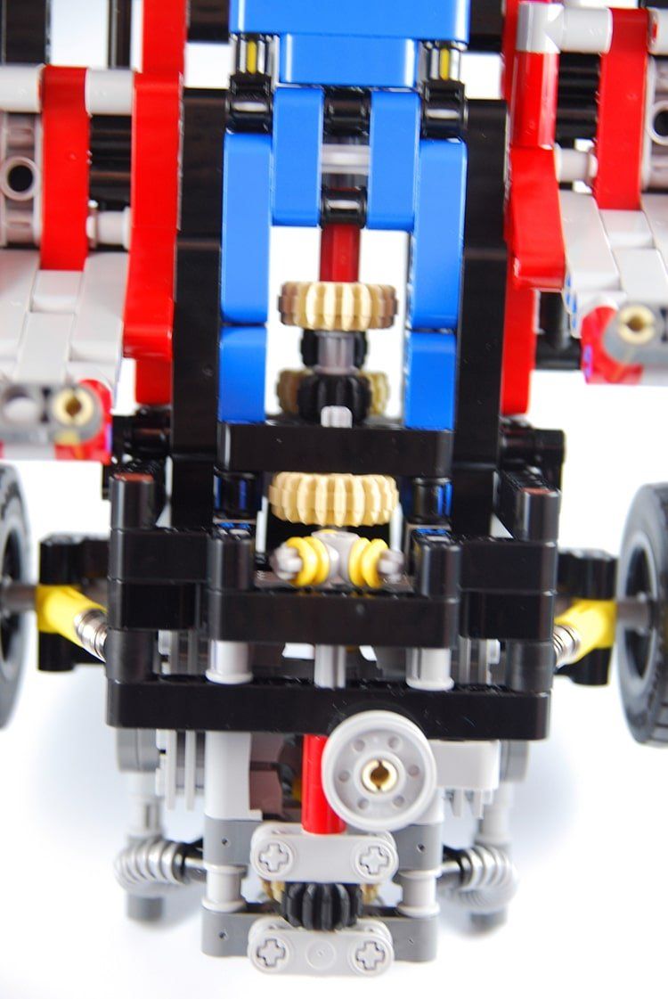 Spielwarenmesse: 40 Jahre LEGO Technic Modell nachgebaut