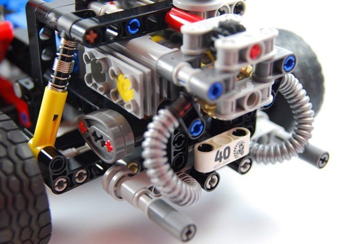 Spielwarenmesse: 40 Jahre LEGO Technic Modell nachgebaut
