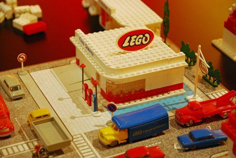 LEGO Idea House: Zeitreise durch 85 Jahre LEGO Geschichte