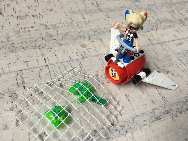 Review: LEGO Super Hero Girls Harley Quinn eilt zu Hilfe (41231)