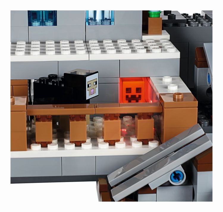 LEGO Minecraft The Mountain Cave (21137) im Detail vorgestellt