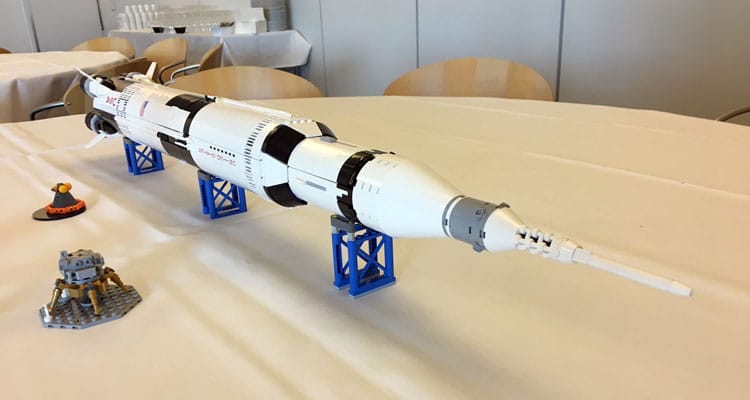LEGO Inside Tour: LEGO Ideas NASA Apollo Saturn V (21309)