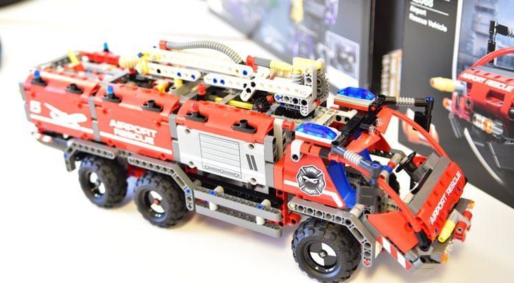 LEGO Technic Airport Rescue Vehicle (42068) im Detail