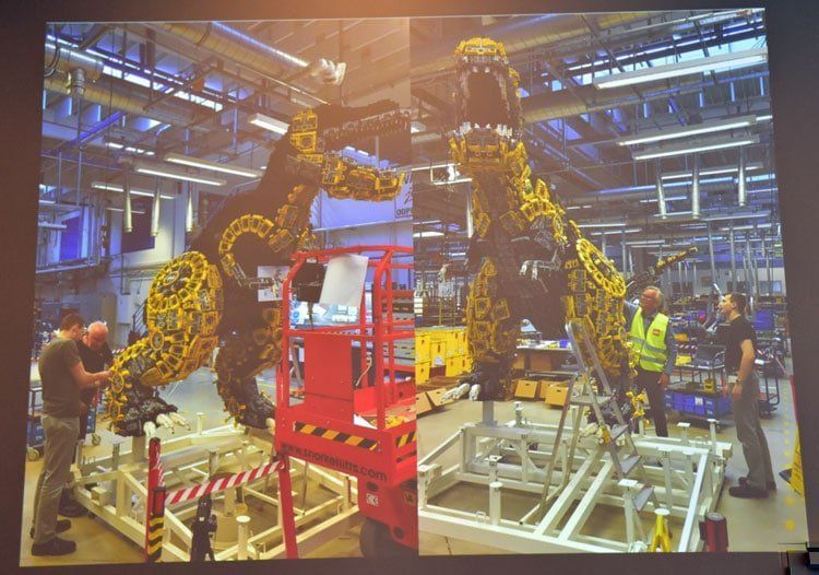 LEGO House Masterpiece Gallery Podium Modelle vorgestellt