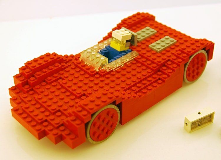 LEGO Inside Tour Set: LECA Automobile von 2005 nachgebaut