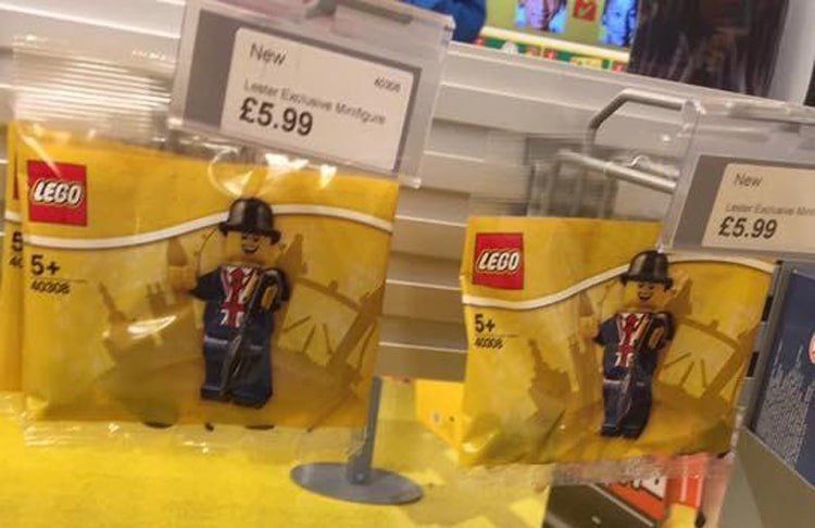 Lester Minifigur (40308) im LEGO Flagship Store in London erhältlich