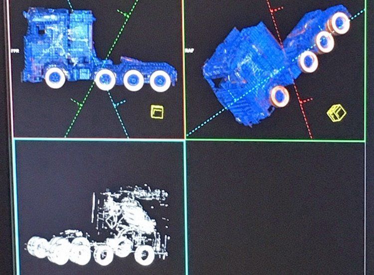 LEGO Technic Mercedes Arocs SLT: Erst geröntgt, dann im Kernspin untersucht