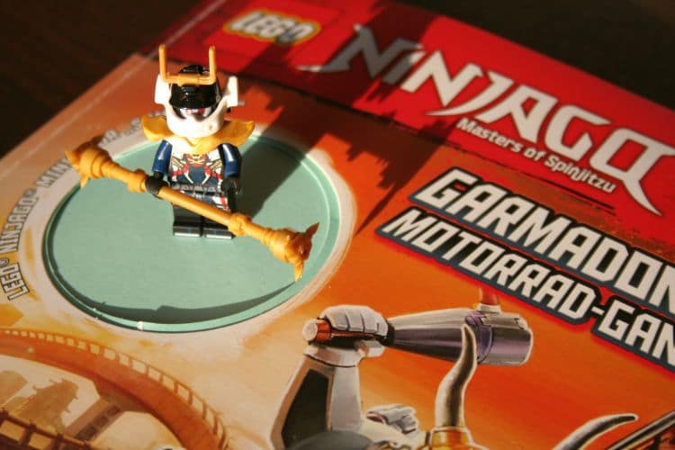Ameet: Neues Ninjago Taschenbuch und City Rätselheft mit LEGO Minifigur