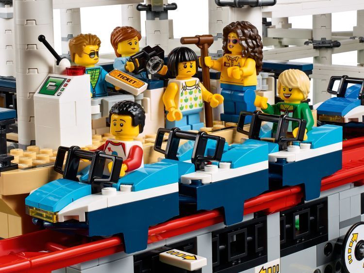 LEGO 10261 Creator Expert Roller Coaster offiziell vorgestellt