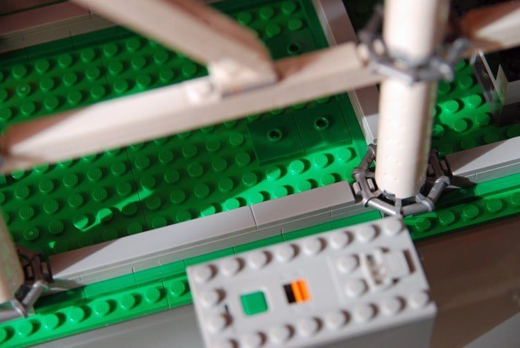 LEGO 10261 Creator Expert Achterbahn mit Power Functions nachgerüstet