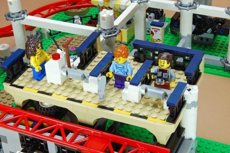 LEGO 10261 Creator Expert Roller Coaster im Review