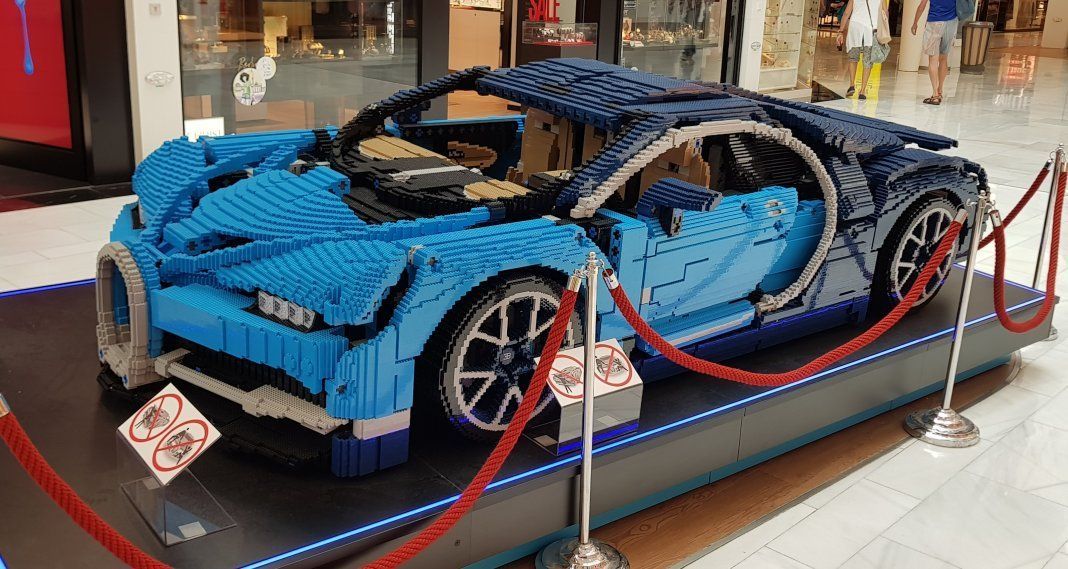 XXL Variante des LEGO Bugatti Chiron im SCS bei Wien