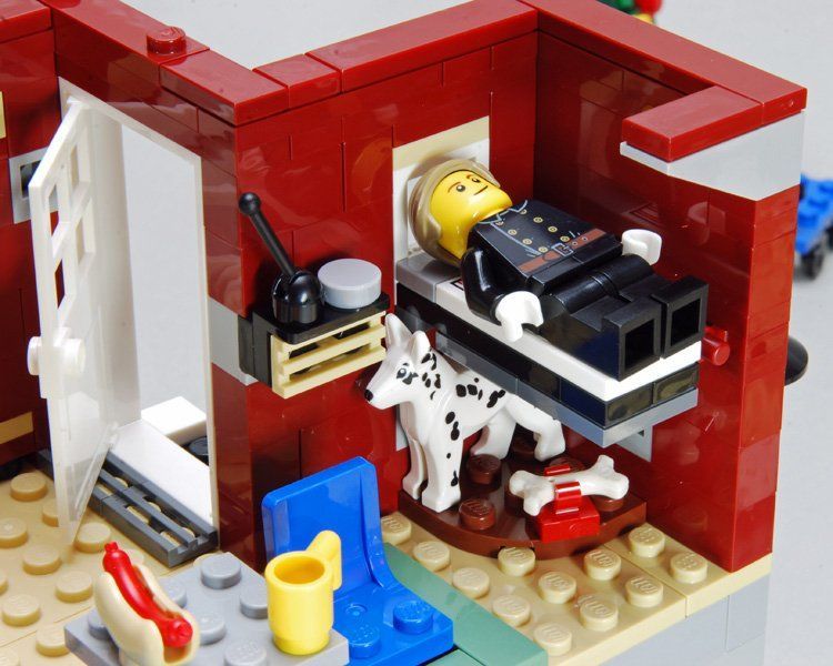 LEGO 10263 Winter Village Fire Station