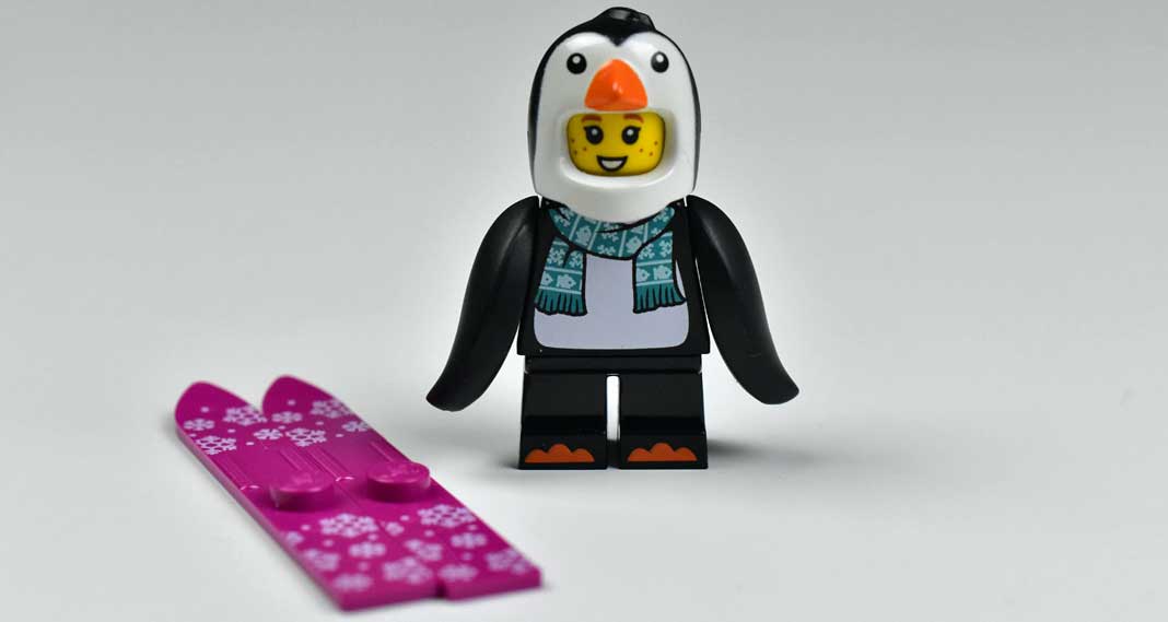 LEGO 5005251 Penguin Suit Girl im Review