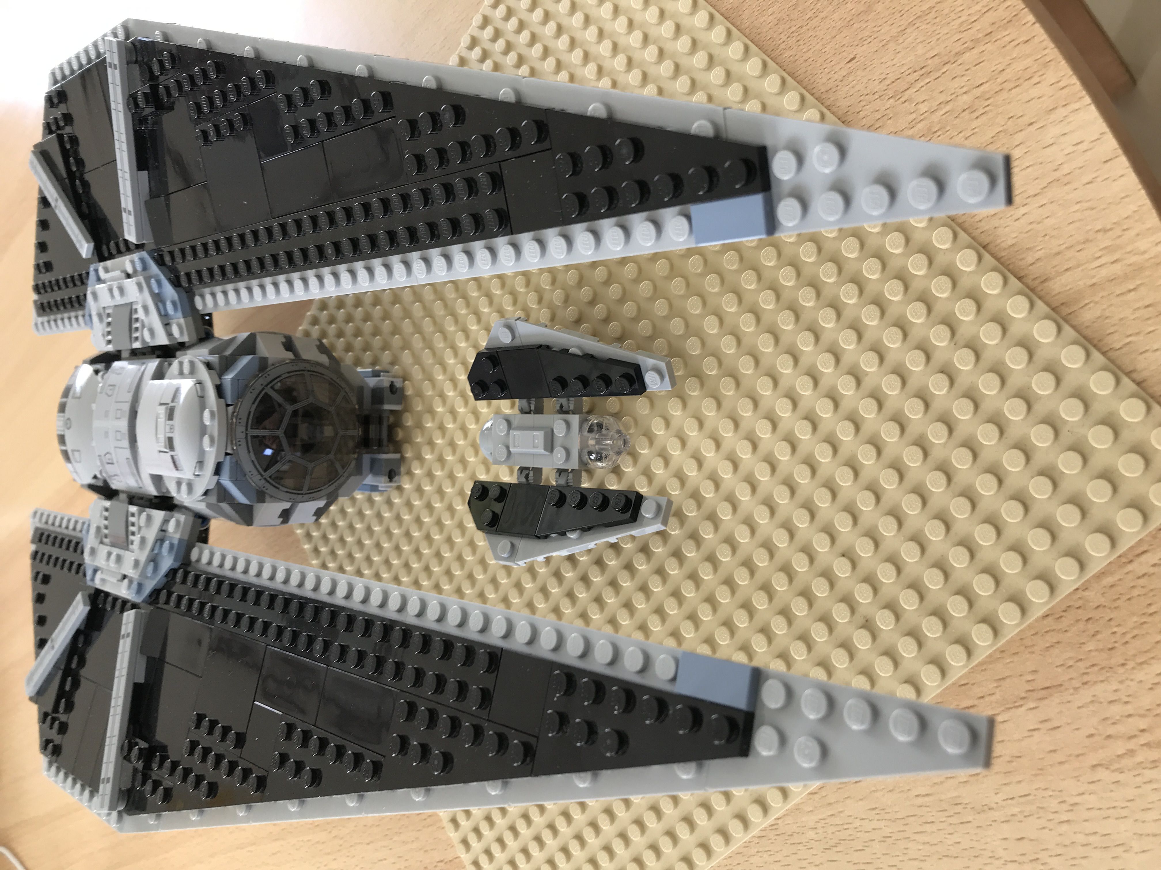 TIE Striker Minimodell und Lego Set