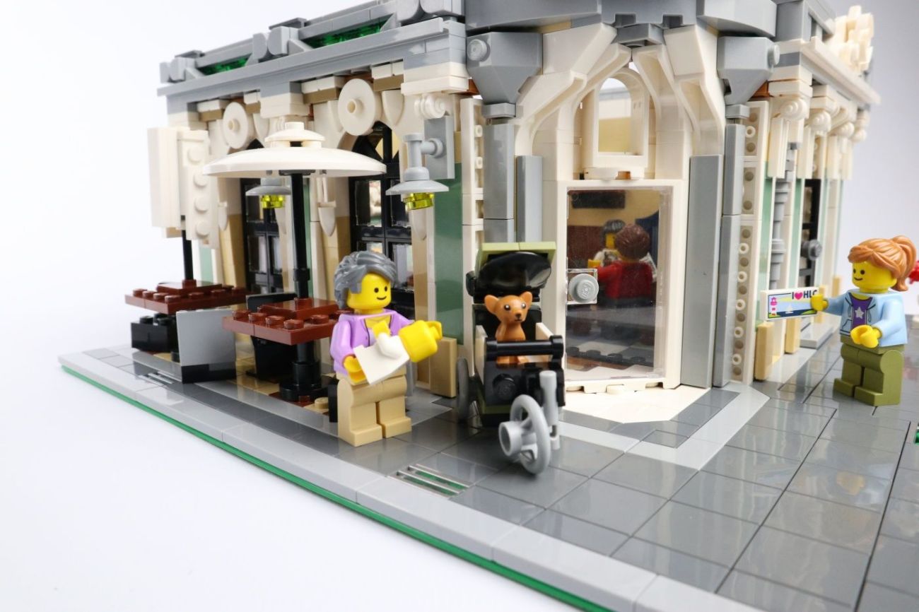 LEGO Moc European Jazz Cafe by Inyong Lee