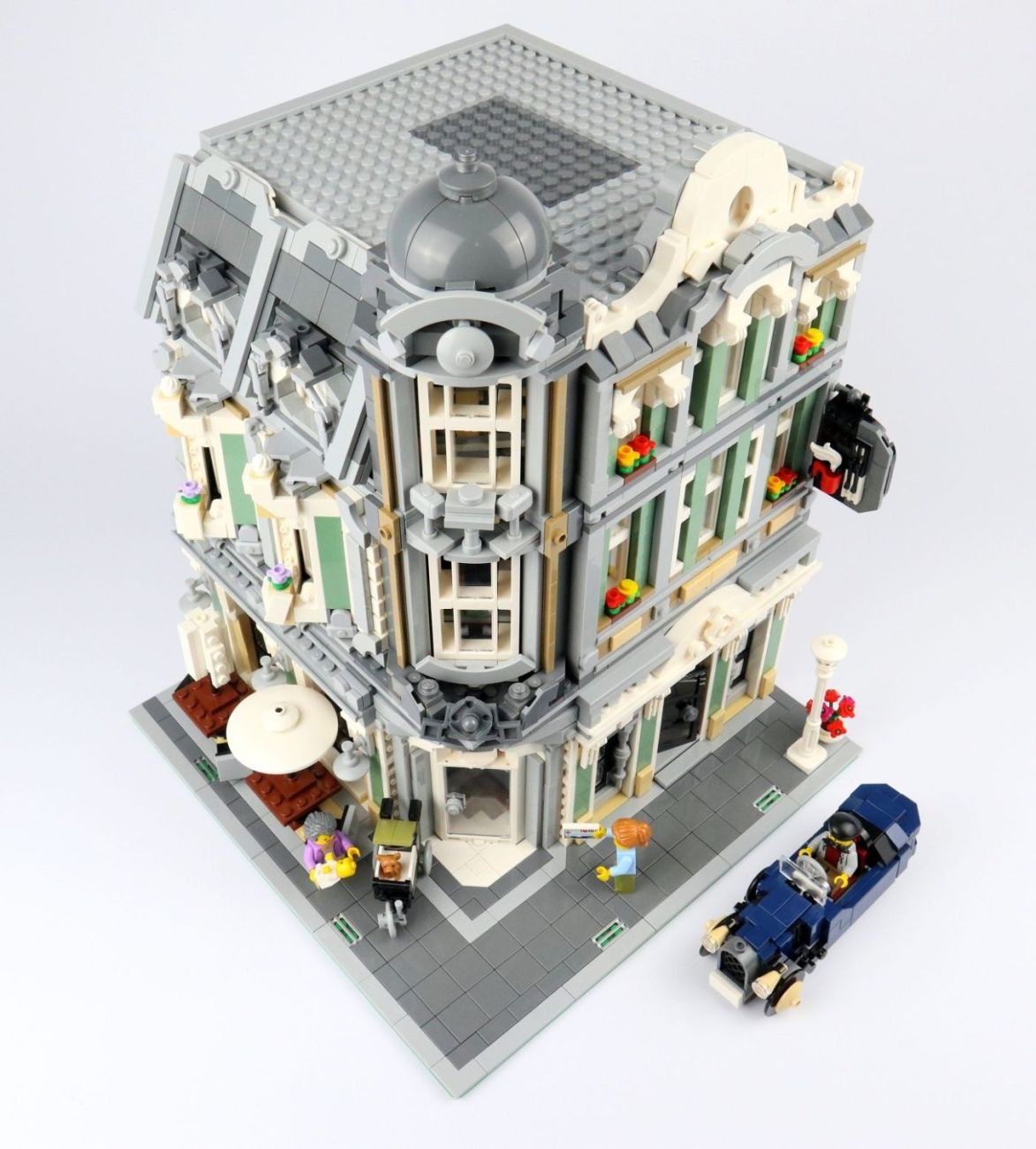 LEGO Moc European Jazz Cafe by Inyong Lee