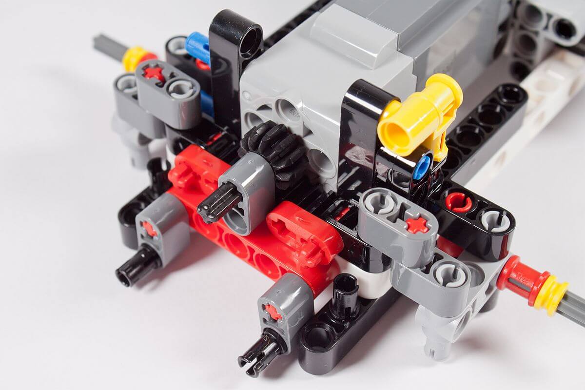 LEGO Technic 42109 App-Controlled Top Gear Rally Car im Review