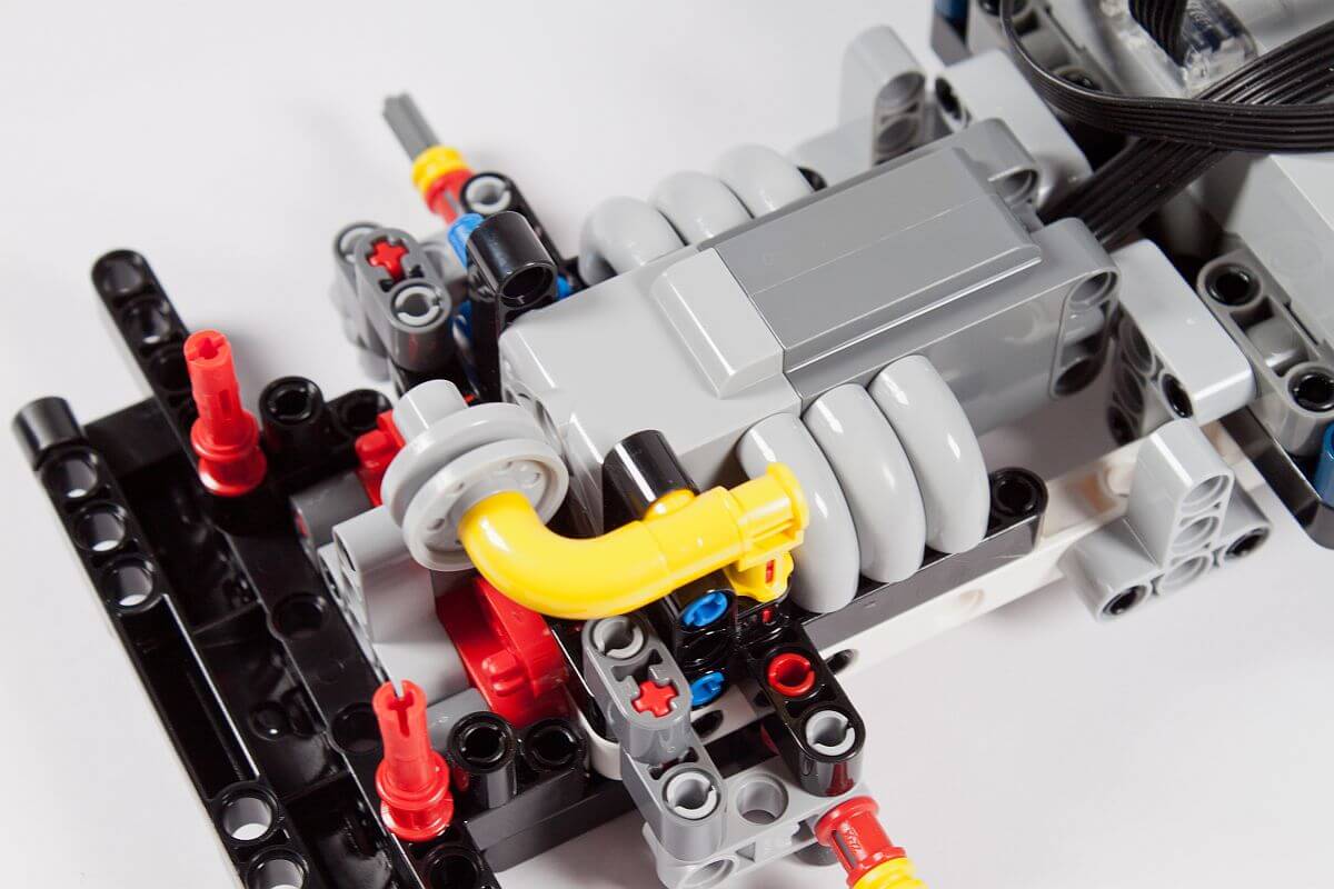 LEGO Technic 42109 App-Controlled Top Gear Rally Car im Review