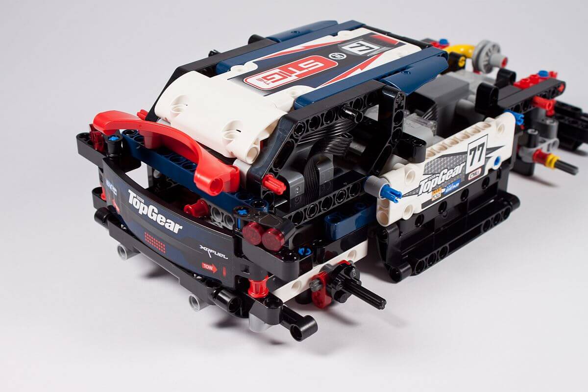 LEGO Technic 42109 App-Controlled Top Gear Rally Car im Review