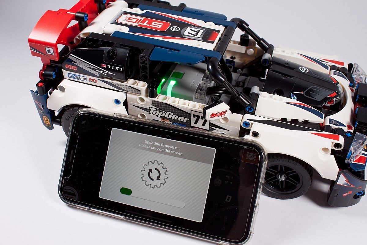 LEGO Technic 42109 App-Controlled Top Gear Rally Car im Review