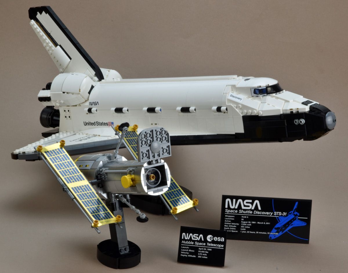 LEGO 10283 Space Shuttle Discovery