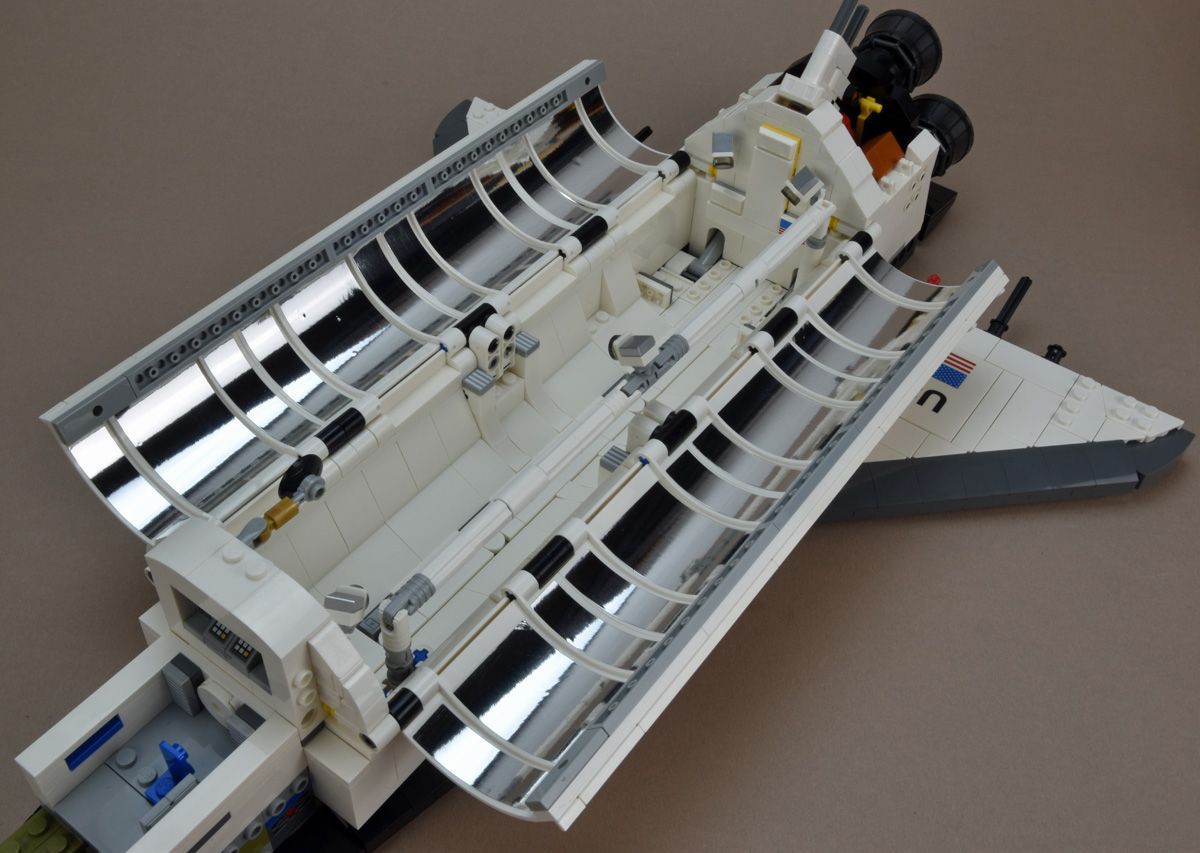 LEGO 10283 Space Shuttle Discovery