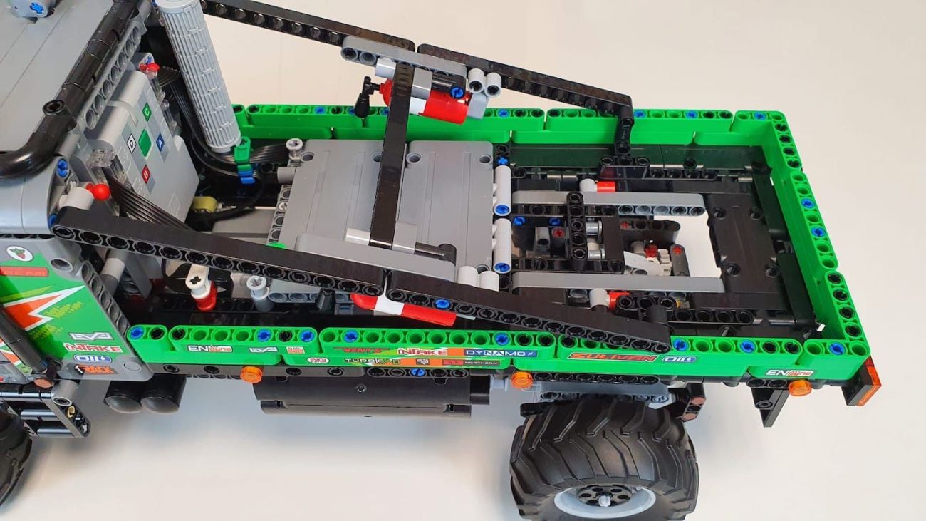 LEGO 42129 4x4 Mercedes-Benz Zetros Trial Truck