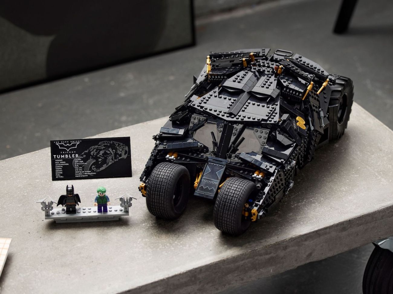 LEGO-Super-Heroes-76240-Batmobile-Tumbler-Hd-24.jpg