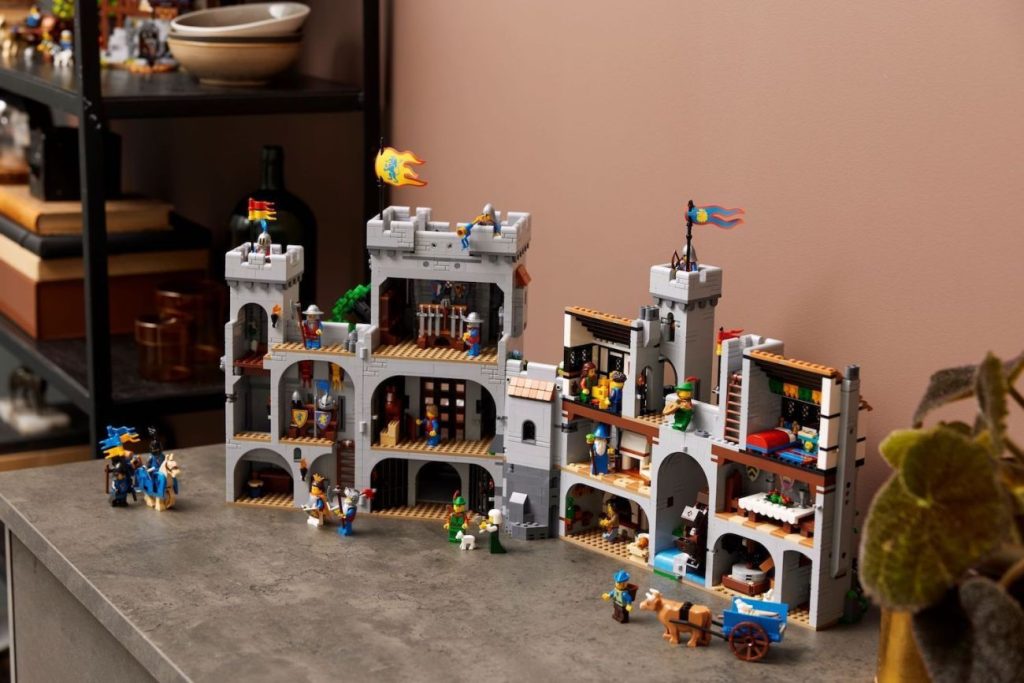Lego Ritter LEGO 10305 Burg der Löwenritter: Riesige Ritterburg erscheint zum 90 ...
