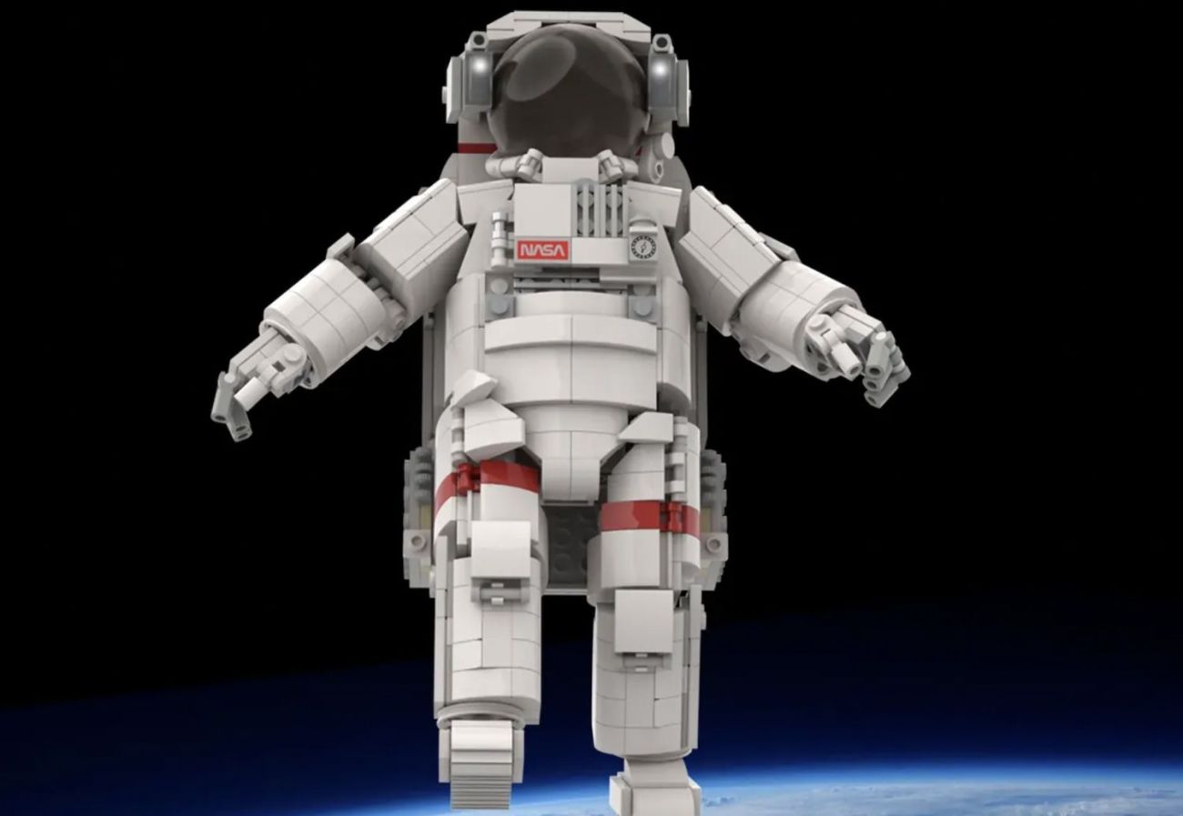 Der LEGO Astronaut schwebt im LEGO Ideas Review