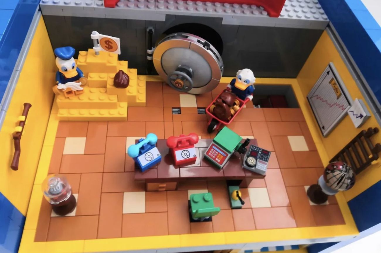 LEGO Ideas Ducktales The Money Bin