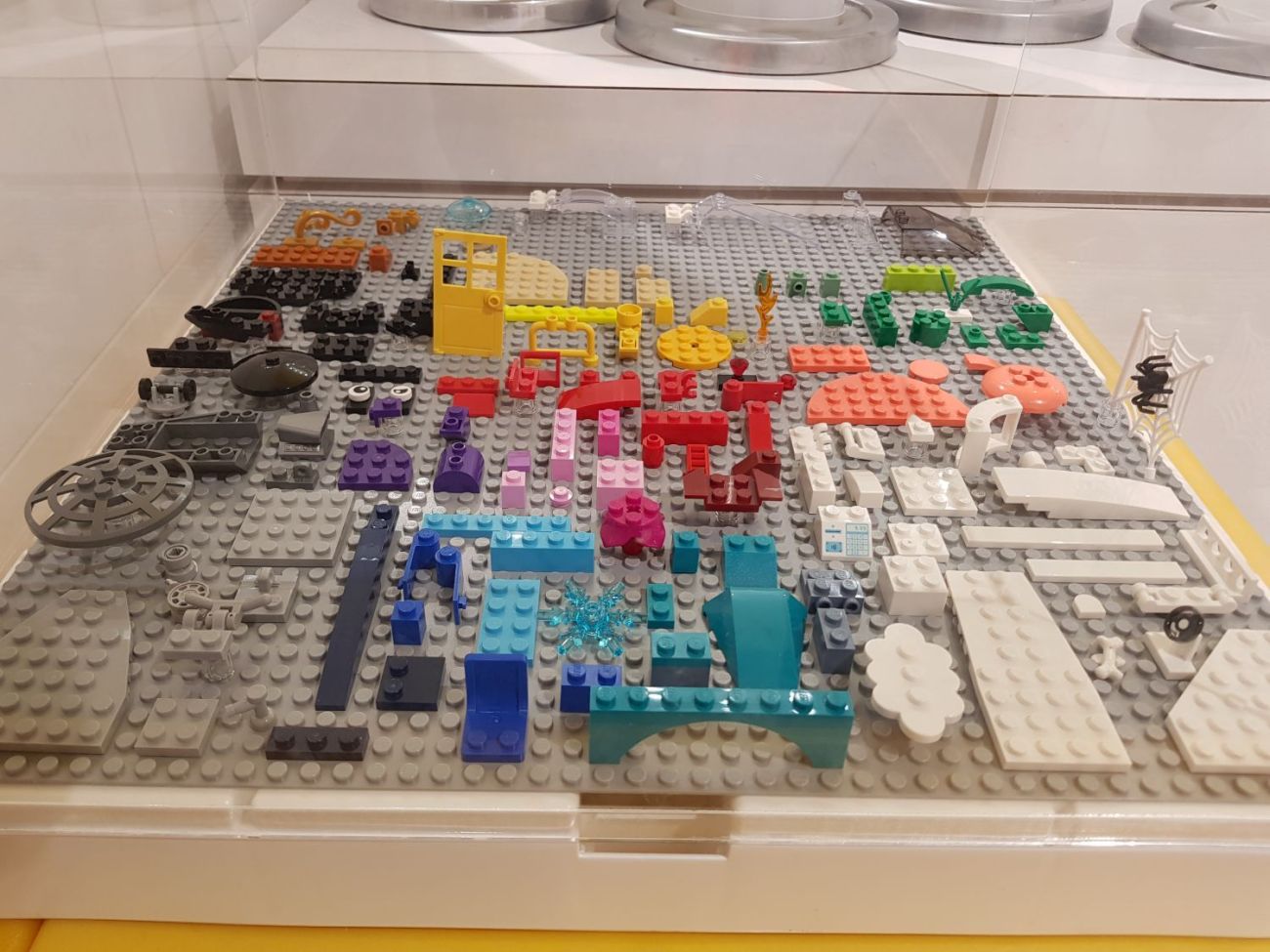 Neue LEGO Store Minifiguren: Einhornritter, Piratenskelett und viele weitere Steine
