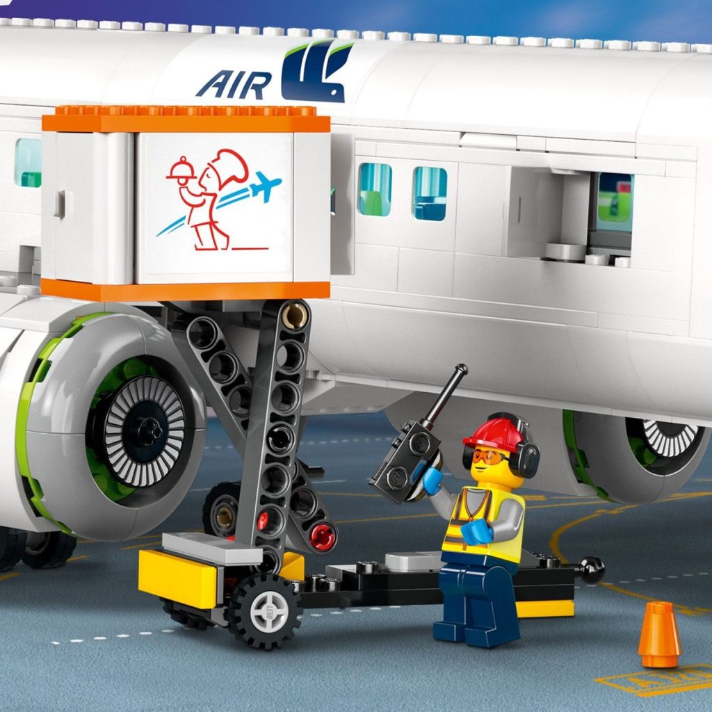 Weitere LEGO City 2023 Neuheiten angekündigt: LEGO 2K Drive Sets & Passagierflugzeug