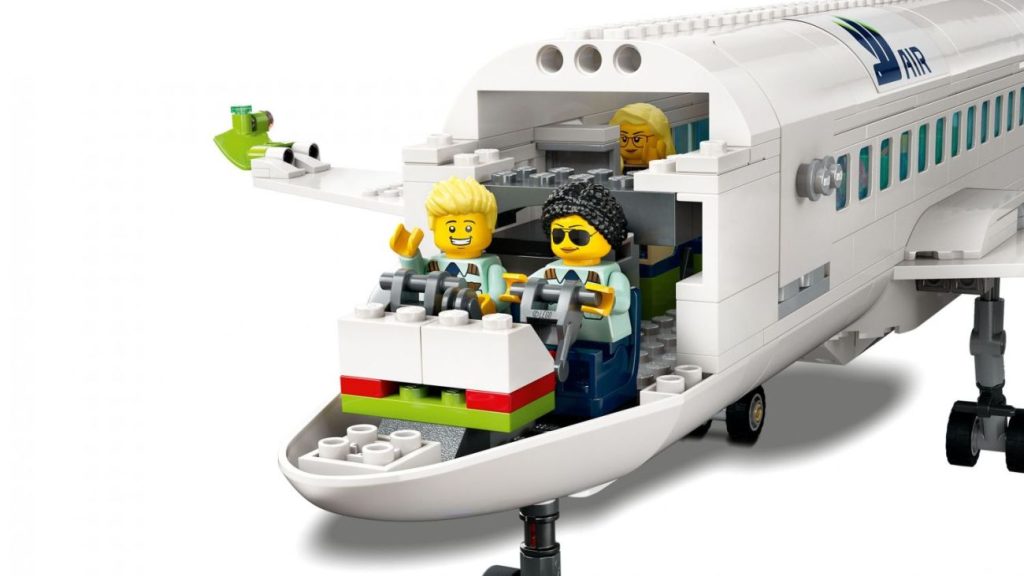Weitere LEGO City 2023 Neuheiten angekündigt: LEGO 2K Drive Sets & Passagierflugzeug