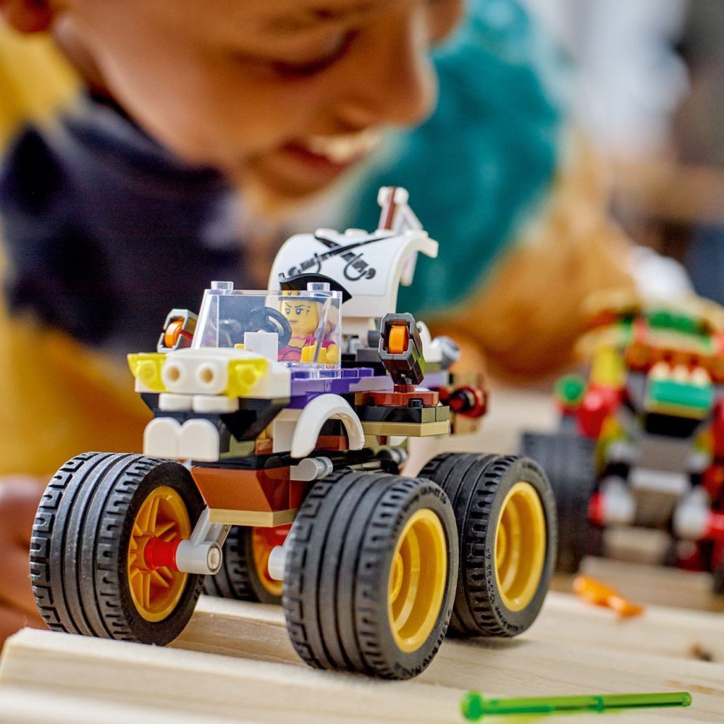 Weitere LEGO City 2023 Neuheiten angekündigt: LEGO 2K Drive Sets & Passagierflugzeug