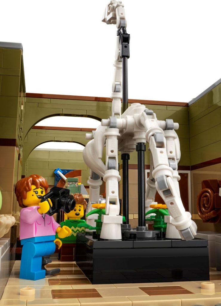 LEGO Icons 10326 Natural History Museum offiziell vorgestellt