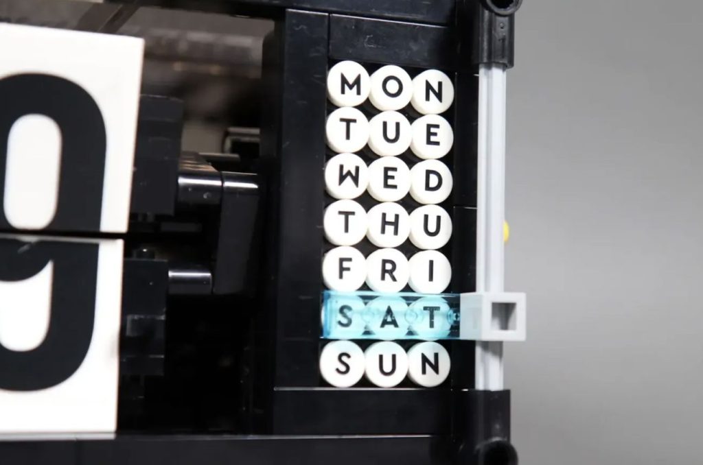 LEGO Ideas Mechanical Flip Calendar