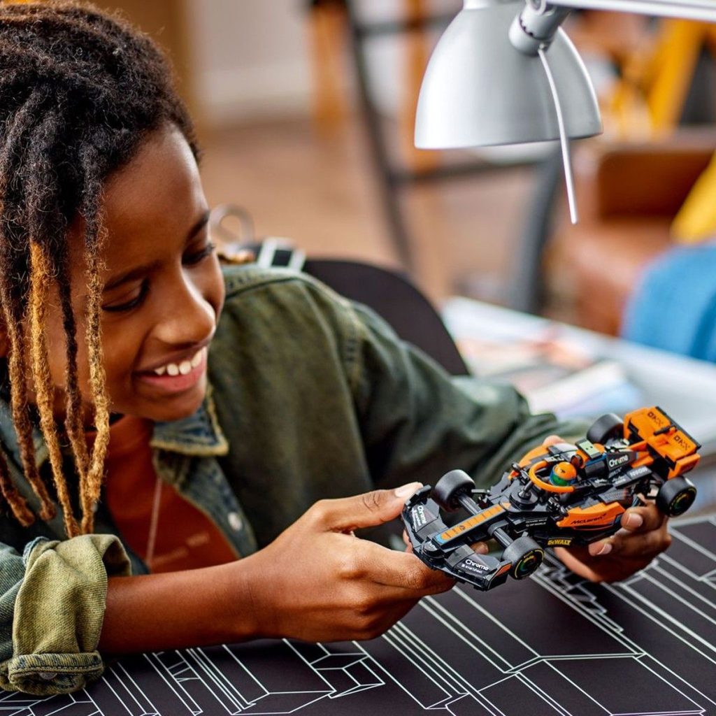 LEGO Speed Champions 76919 McLaren Formula 1 Car vorgestellt - Alle Bilder und Infos!