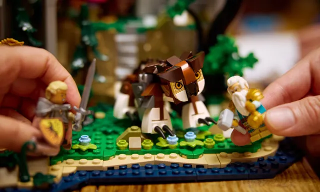 LEGO Ideas 21348 Dungeons & Dragons: Red Dragons Tale - Alle Bilder und Infos!