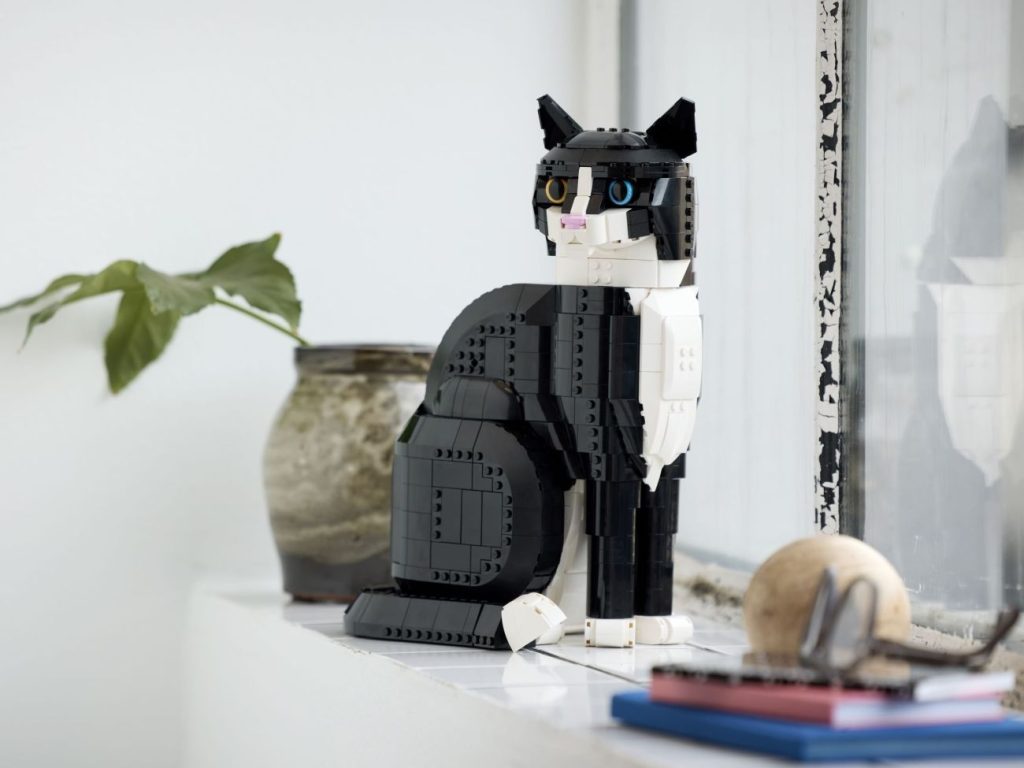 LEGO Ideas 21349 Tuxedo Cat offiziell vorgestellt!