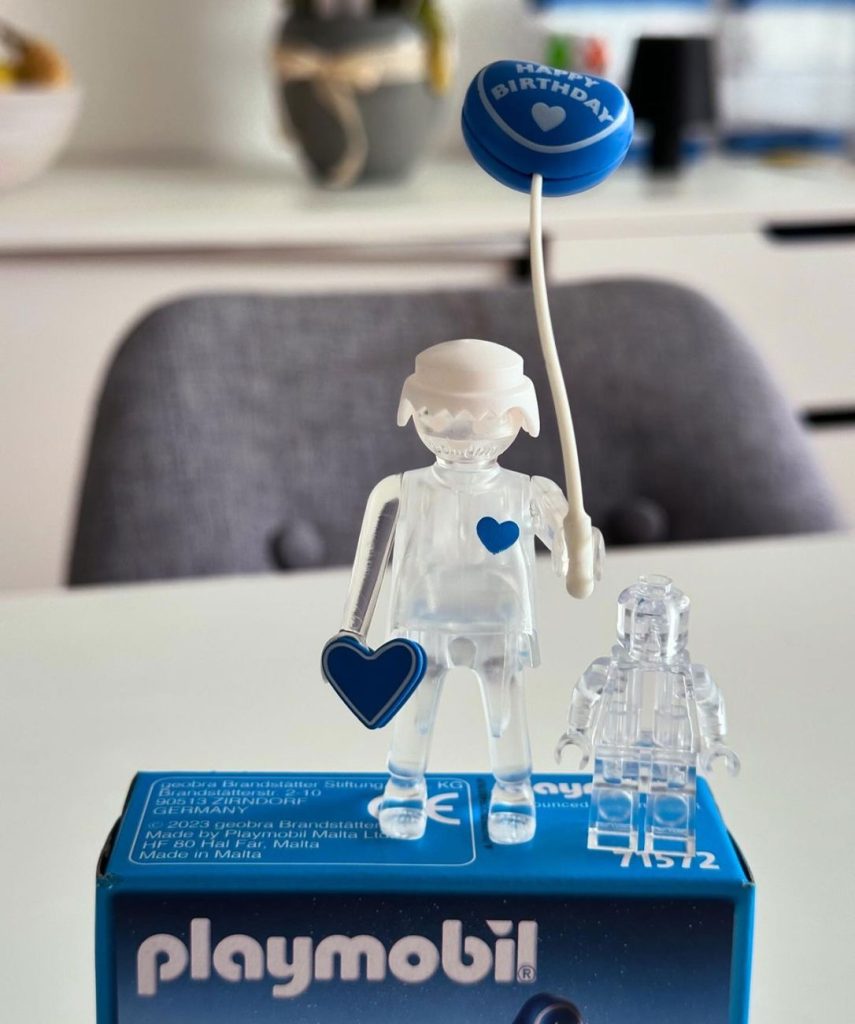 PLAYMOBIL: Transparente Sonder-Figur zum Jubiläum - und LEGO?