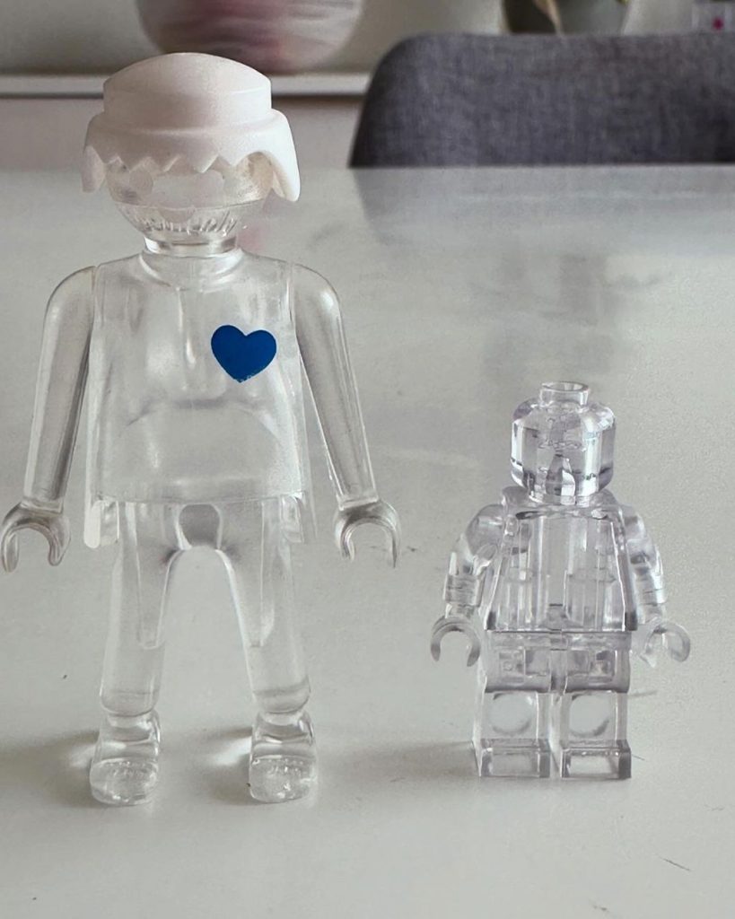PLAYMOBIL: Transparente Sonder-Figur zum Jubiläum - und LEGO?