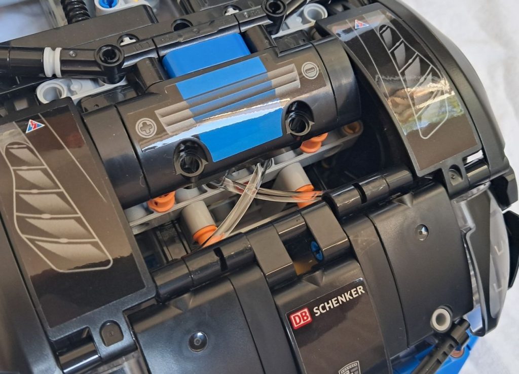 LEGO Technic 42176 Porsche GT4 e-Performance im Review